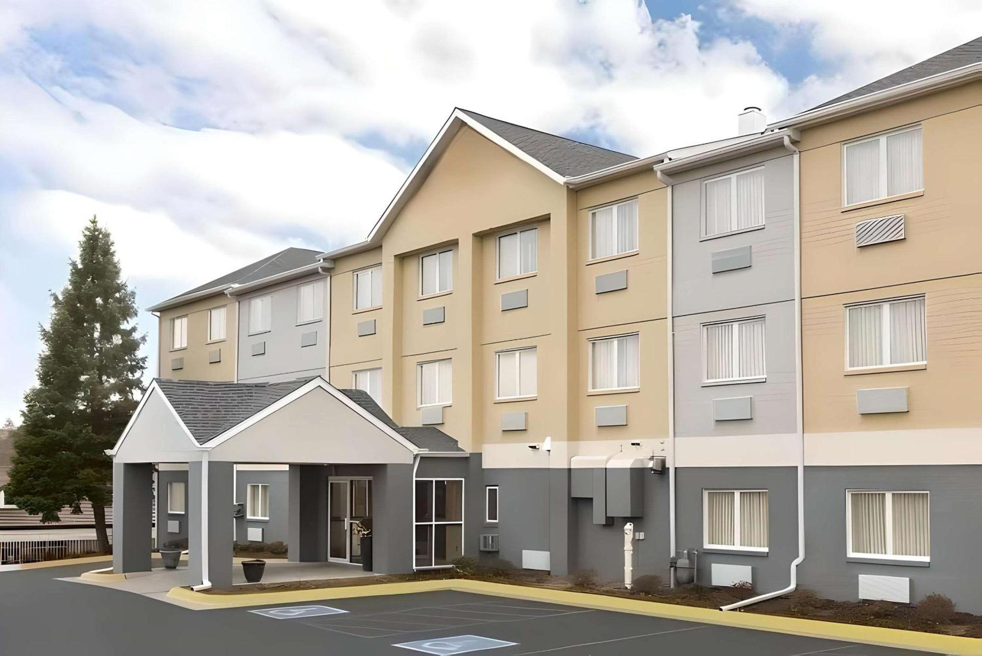 Dubuque Inn & Suites Eksteriør billede